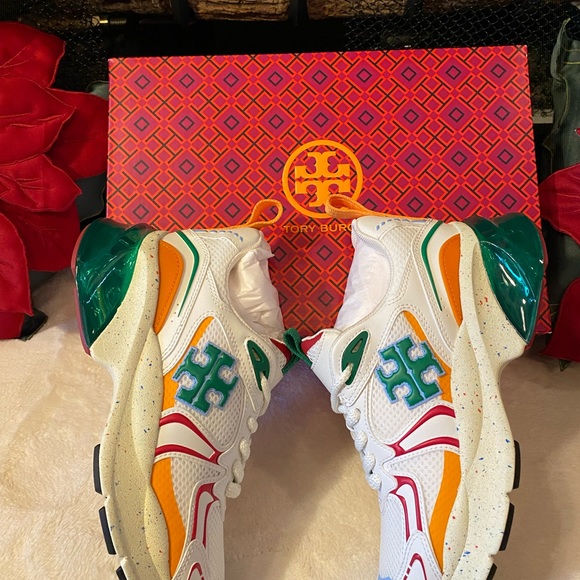 🎉HOST PICK🎉TORY BURCH GOOD LUCK TECH TRAINER - Picture 4 of 11